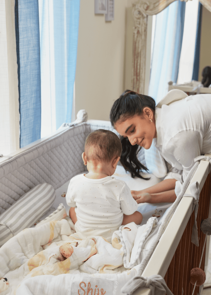 Ensemble complet de literie pour lit bébé Up in the Clouds avec tour de lit