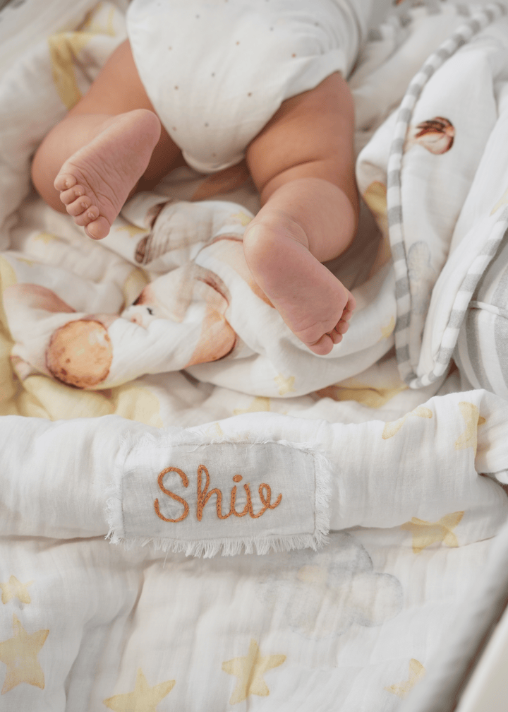 Ensemble complet de literie pour lit bébé Up in the Clouds avec tour de lit