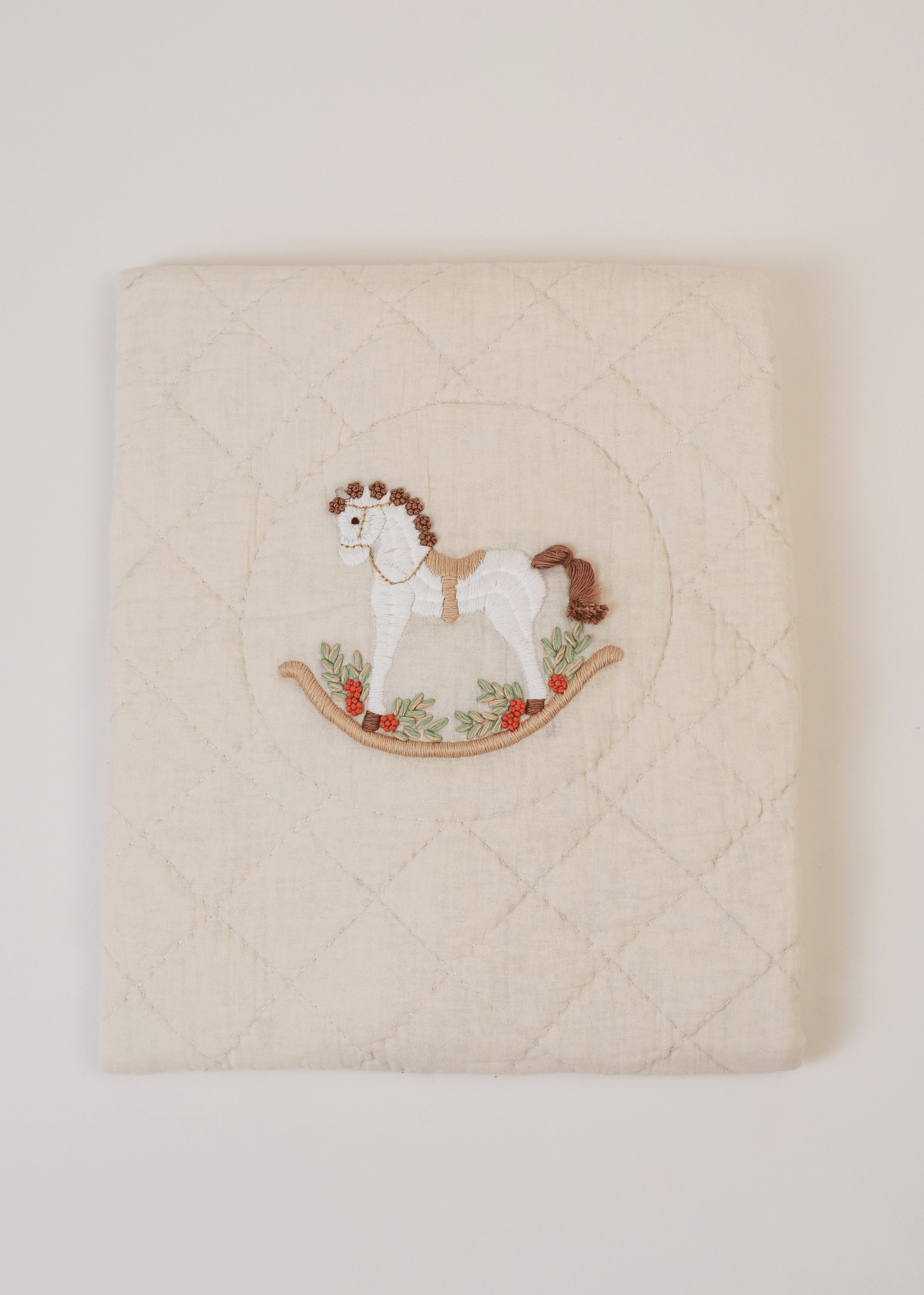 Ensemble complet de literie pour lit bébé avec barrière motif cheval à bascule