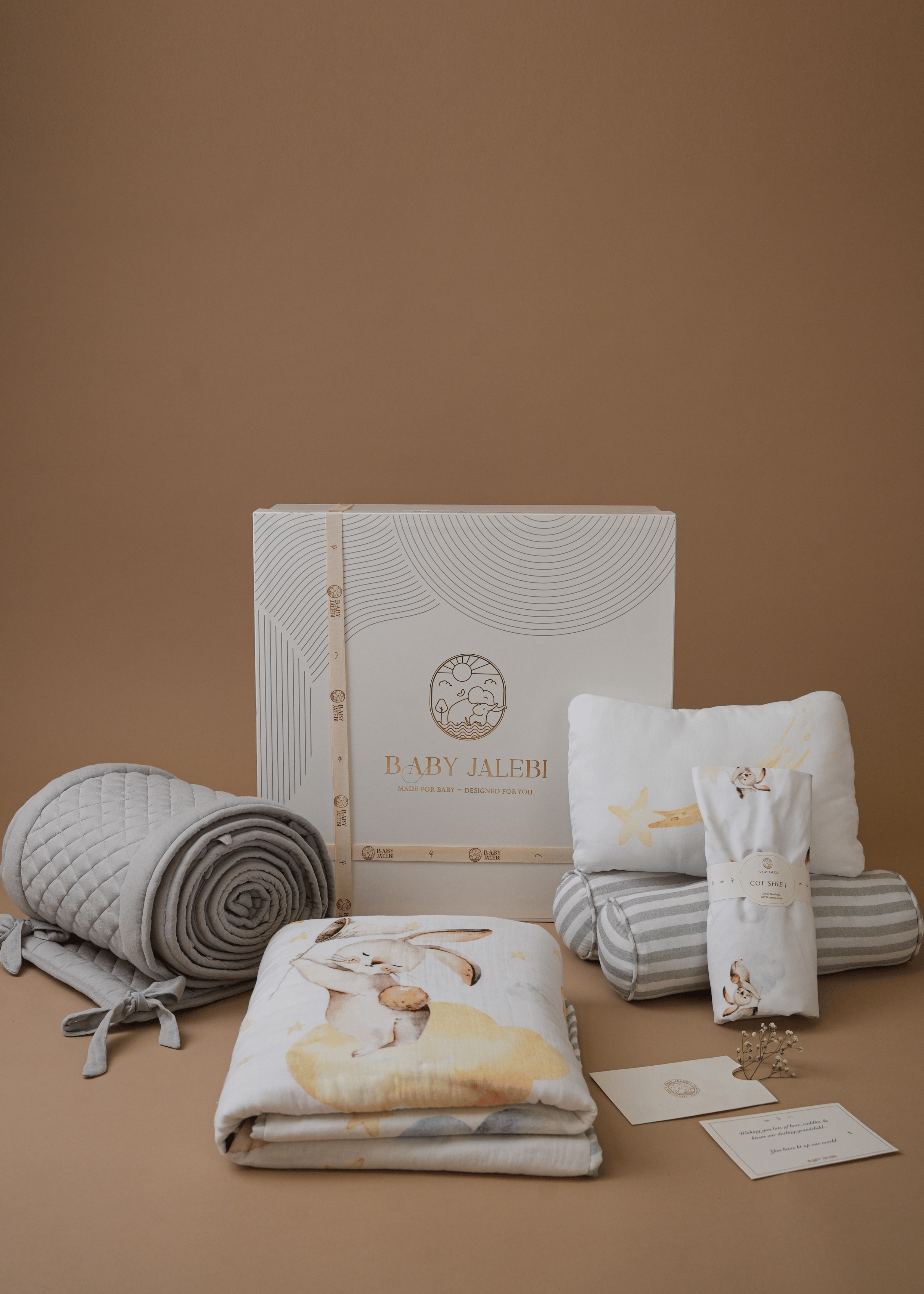 Ensemble complet de literie pour lit bébé Up in the Clouds avec tour de lit