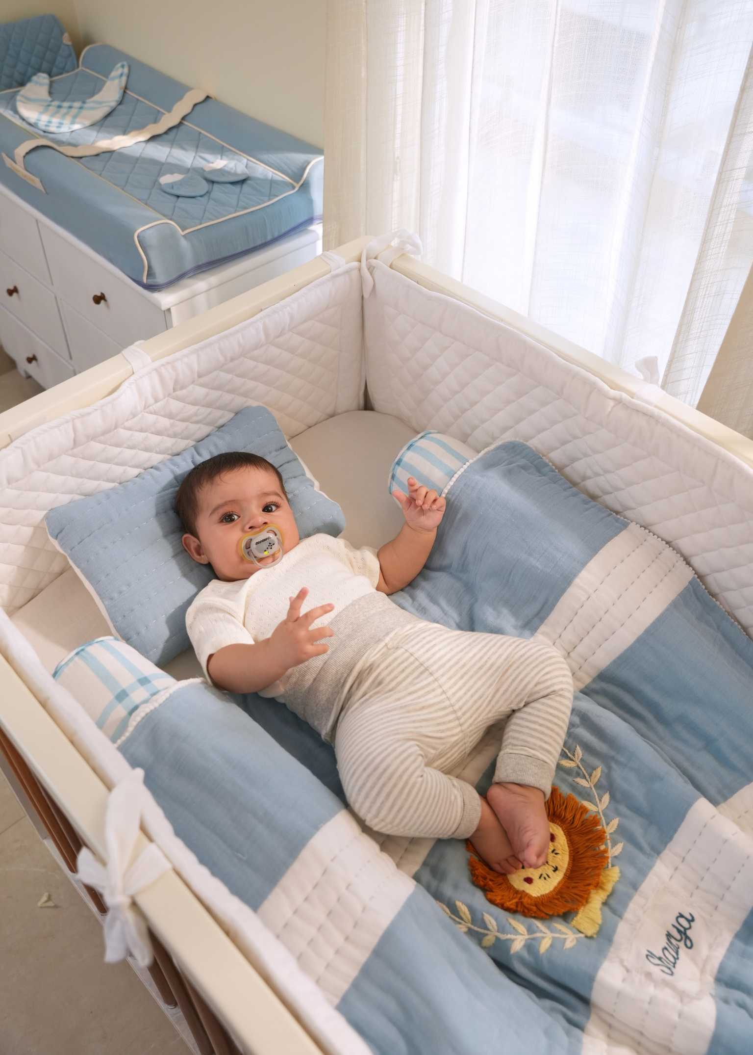 Ensemble de literie pour lit bébé Le Roi Lion avec pare-chocs