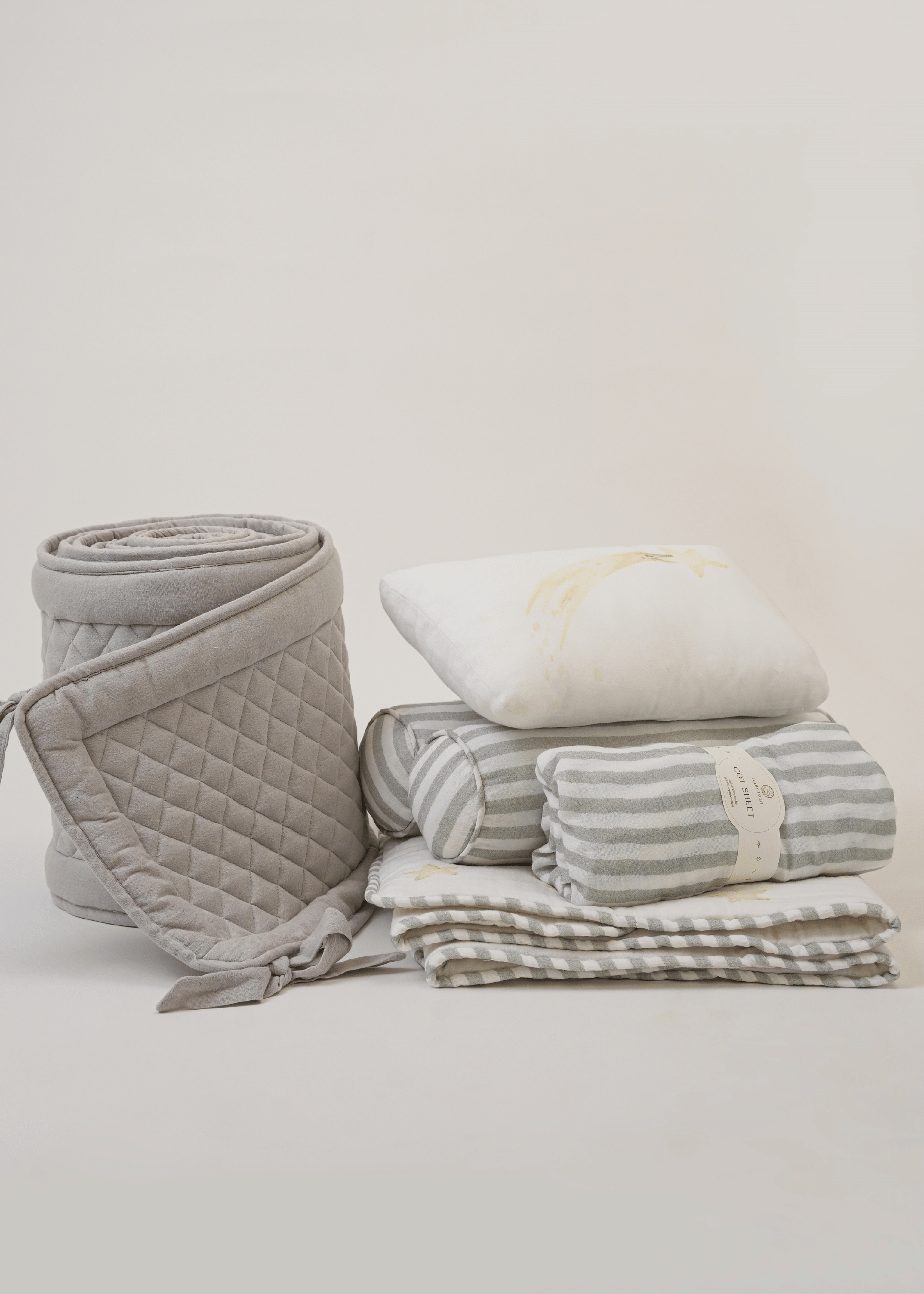 Ensemble complet de literie pour lit bébé Up in the Clouds avec tour de lit