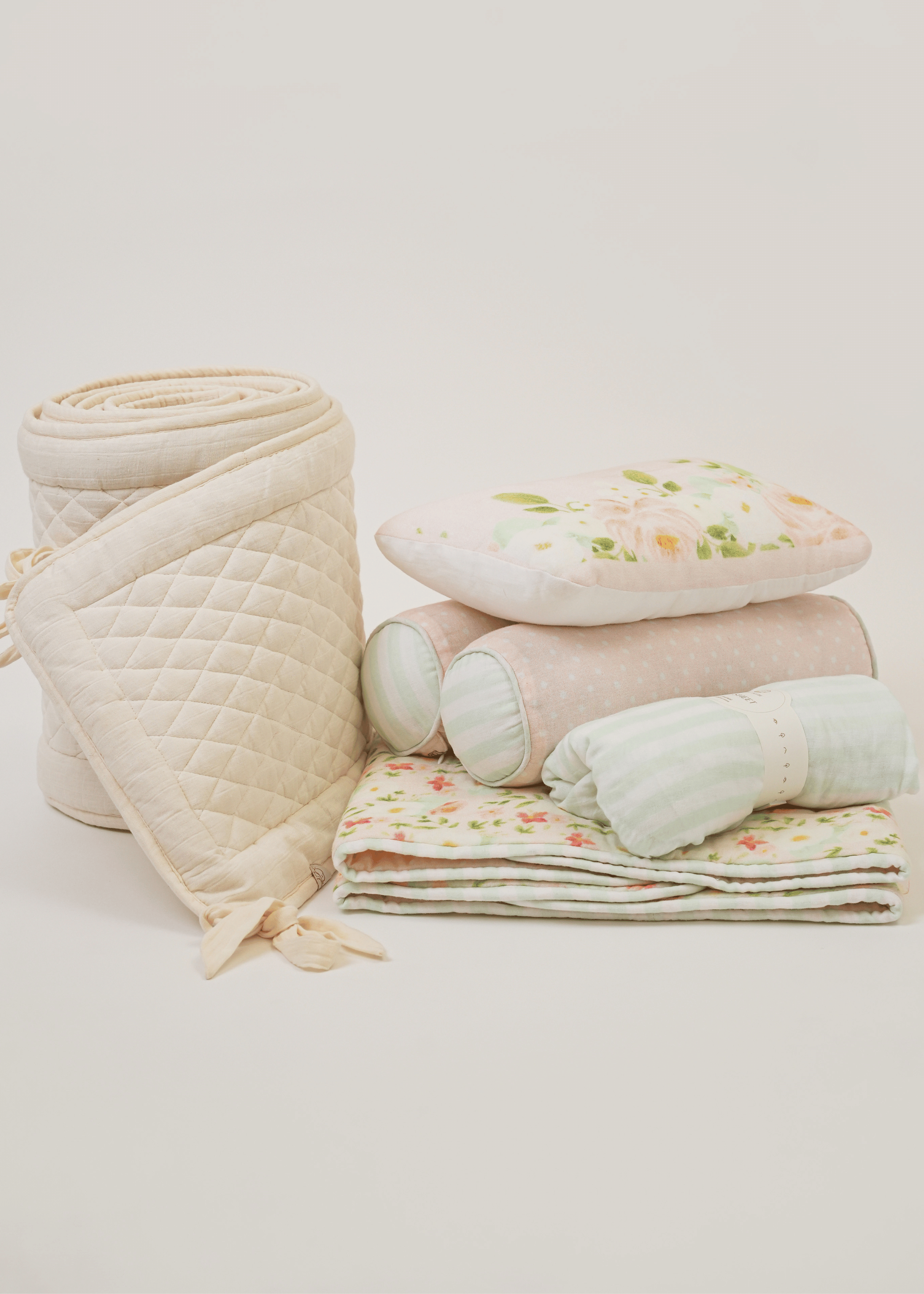 Juego completo de ropa de cuna Sayuri con protector