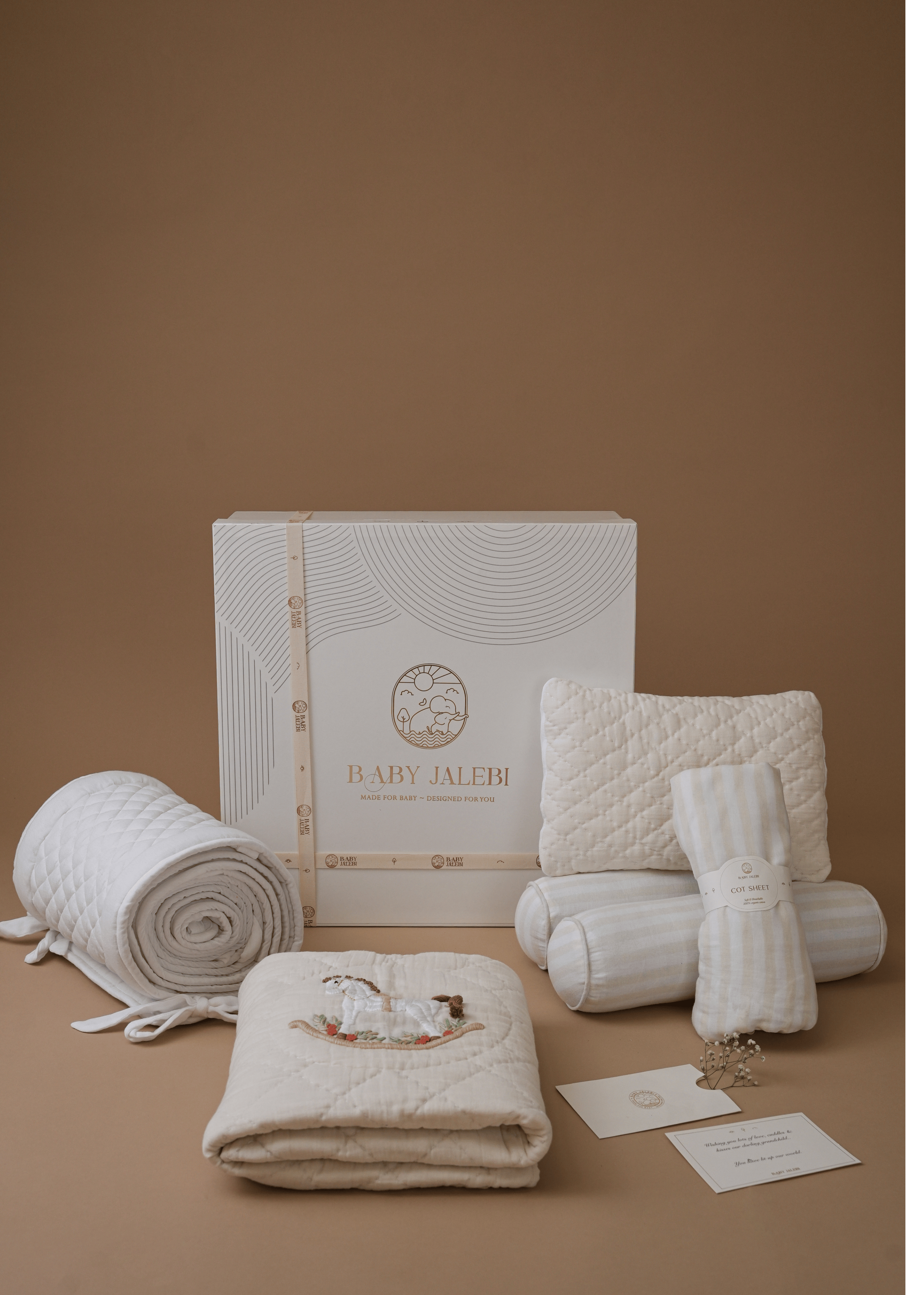 Ensemble complet de literie pour lit bébé avec barrière motif cheval à bascule