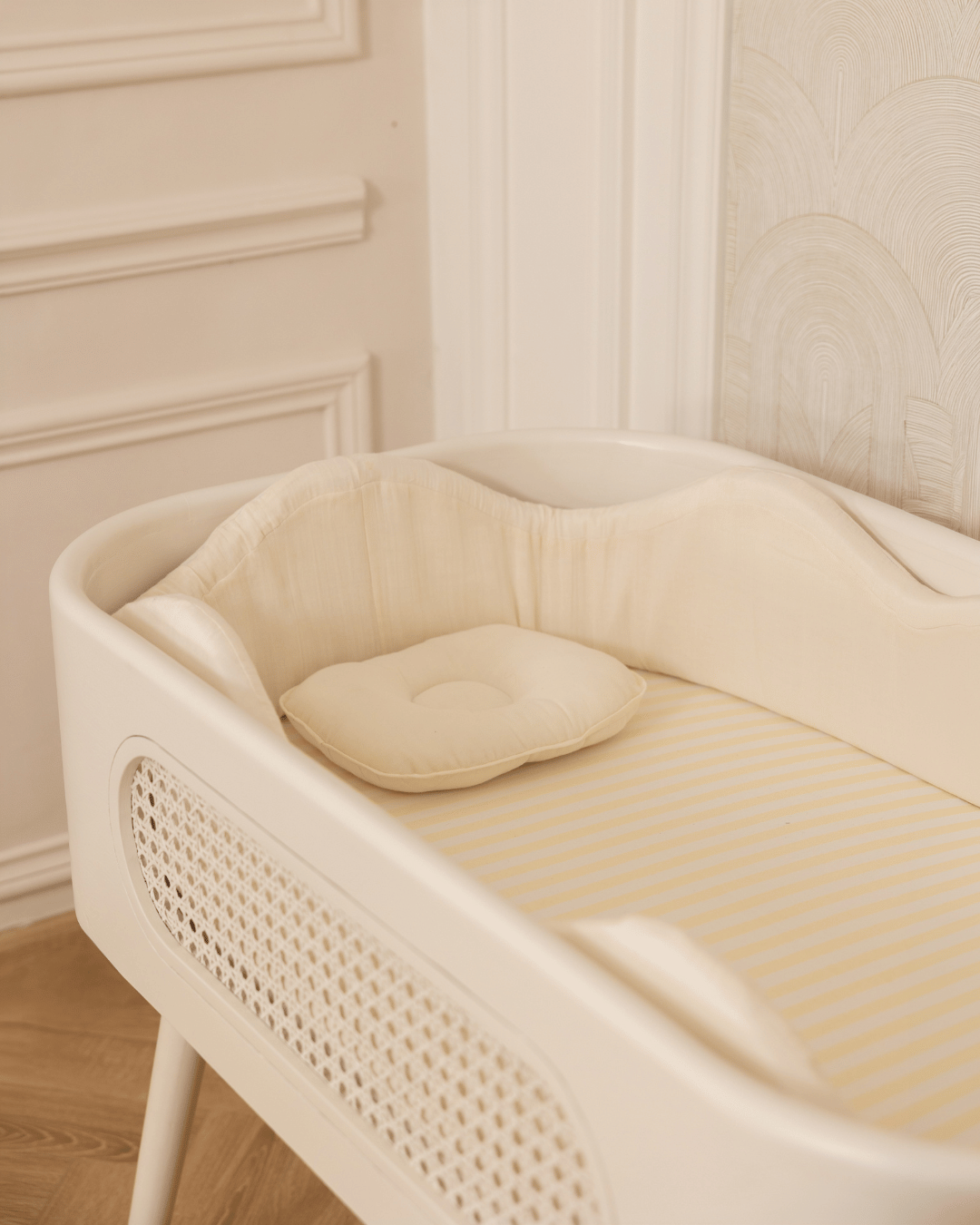 The Oasis Bassinet - Milk
