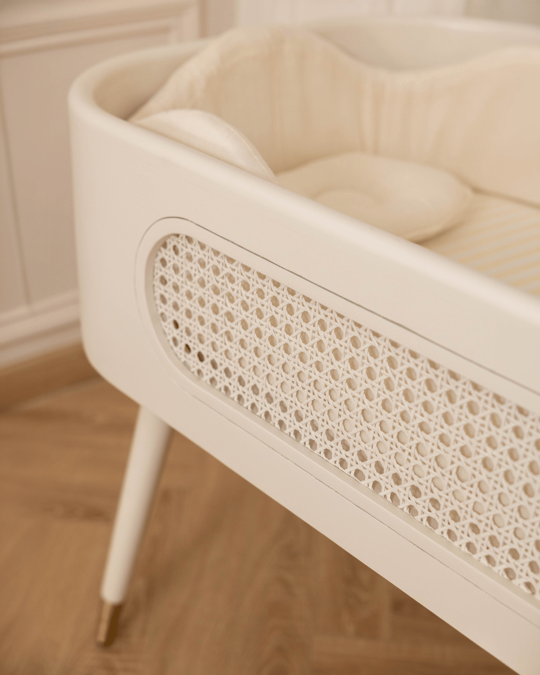 The Oasis Bassinet - Milk