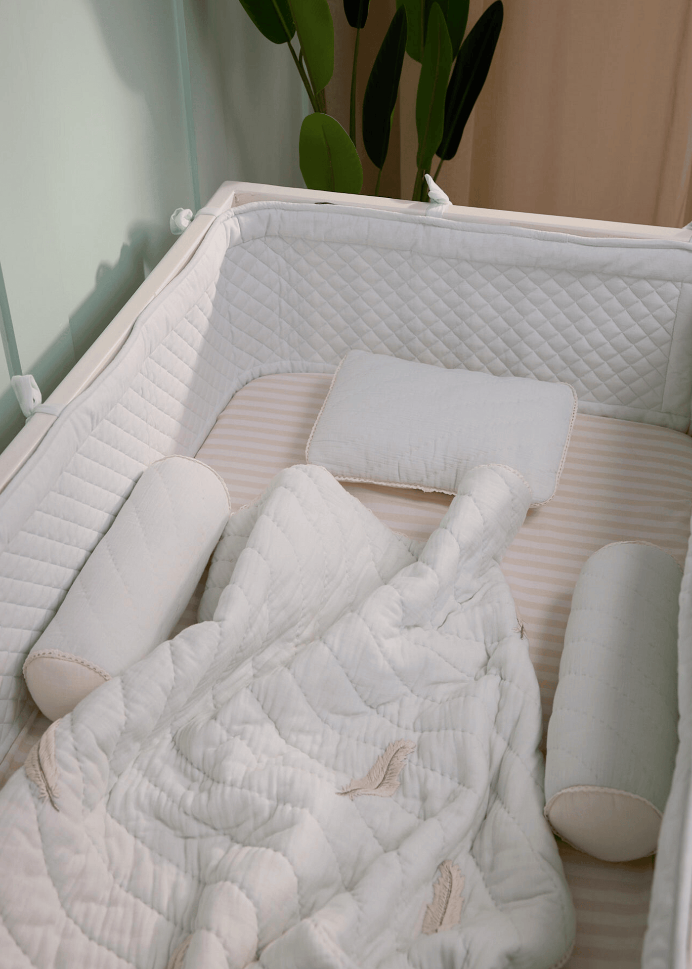 Plume Complete Cot Bedding Set with Bumper