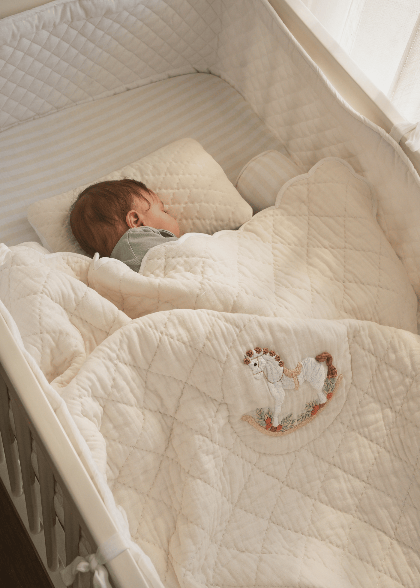 Horse top crib set