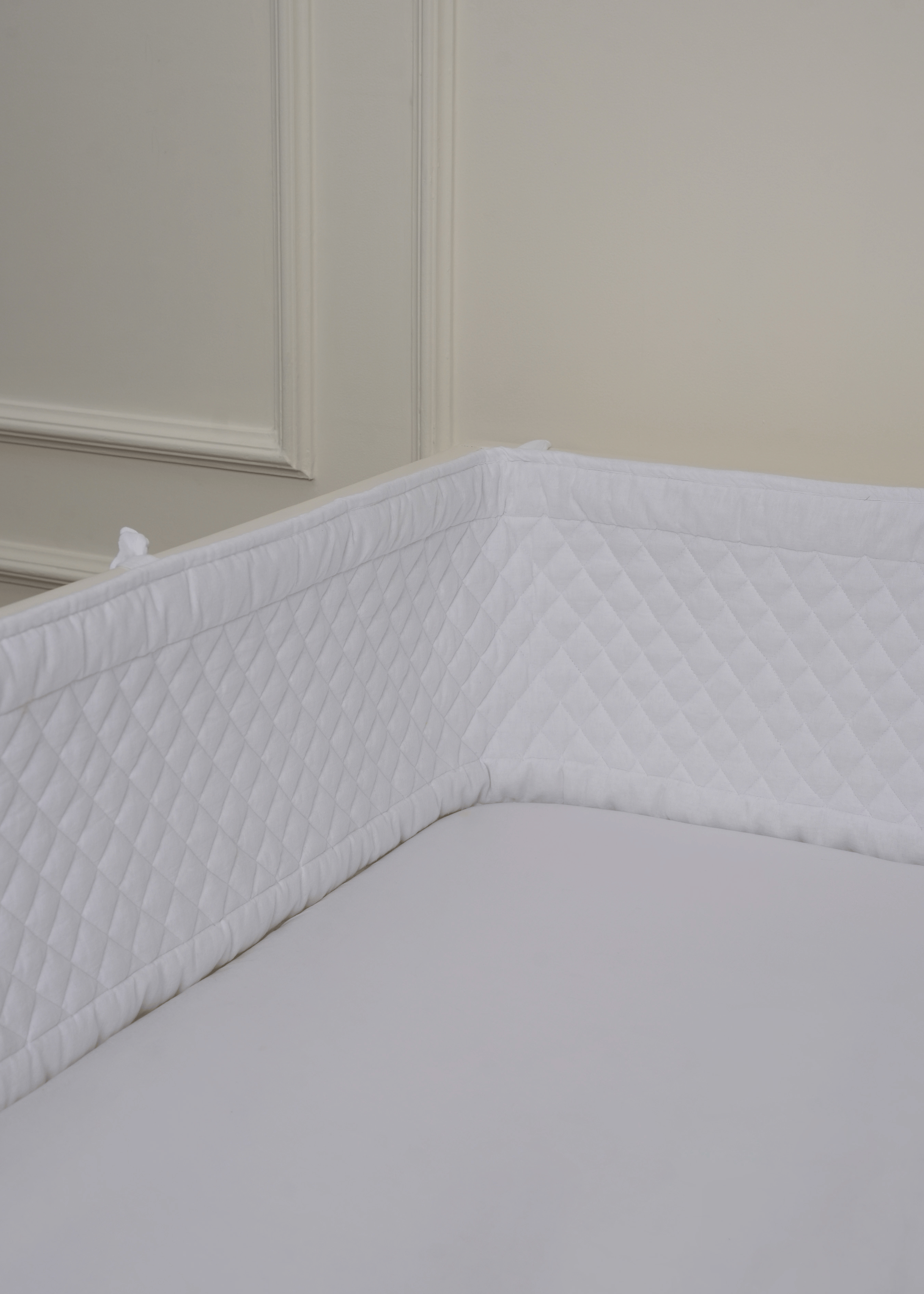 Полный комплект постельного белья для кроватки-качалки с бампером